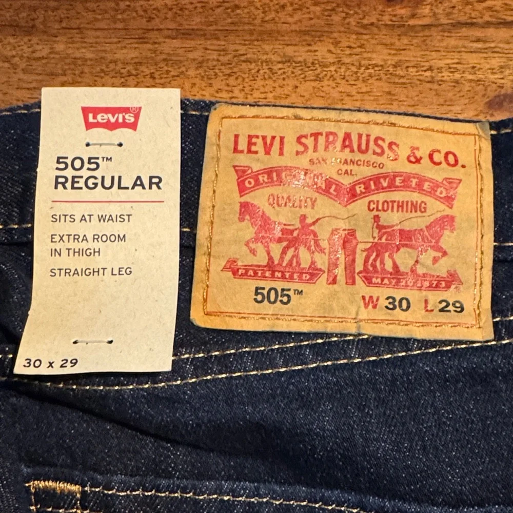 Levi's Men's Dark Blue Slim Straight Jeans - Picture 2 of 4